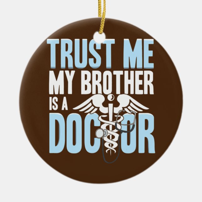 Adorno De Cerámica Funny Trust Me Brother es un Médica (Frente)