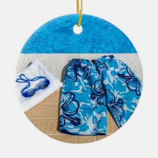 Adorno De Cerámica Gafas y toallas de baño en la piscina