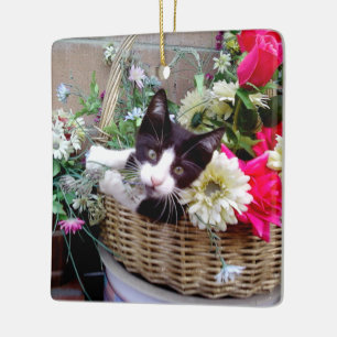 Adorno De Cerámica Gatito en una cesta