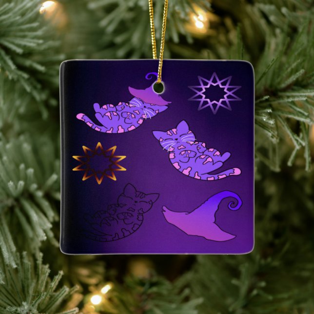 Adorno De Cerámica Gatitos morados con Gorras de brujas y estrellas (Árbol)