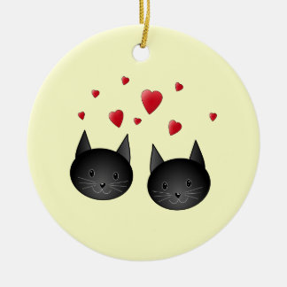 Adorno De Cerámica Gatos negros lindos con los corazones, en la crema