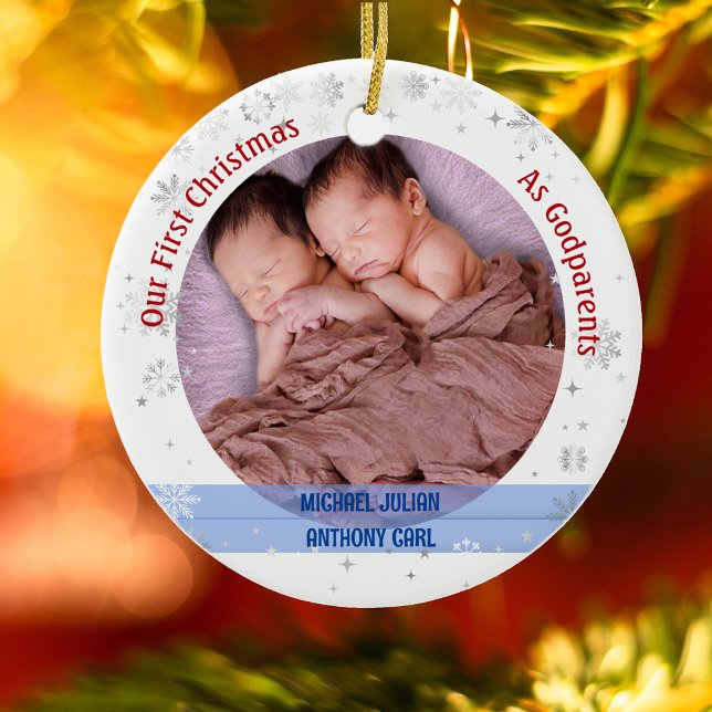 Adorno De Cerámica Gemelos, bebés, primera Navidad como padrinos 2 fo (Our First Christmas as Godparents of Twin Boys. Snowflakes and Stars. Cute Swaddled Babies)