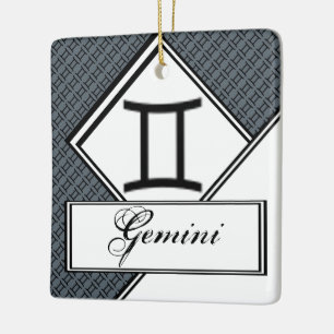 Adorno De Cerámica Gemini Zodiac Symbol Standard por Kenneth Yoncich