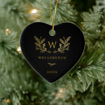 Adorno De Cerámica Golden Winter Sprigs Monograma Negro<br><div class="desc">Elegante monograma de primavera dorada,  adorno navideño en negro. Ornament muestra espacios de plantilla para el primer,  el nombre de familia y el año del monograma. Coincidiendo con el patrón de invierno de oro falso en la espalda.</div>