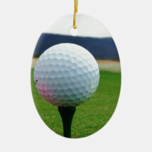Adorno De Cerámica Golf Ball en un campo de golf de montaña