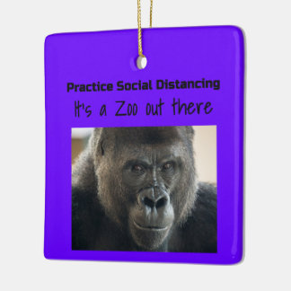 Adorno De Cerámica Gorilas en medio de los disturbios de Corona por F