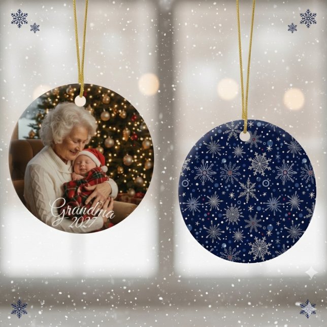 Adorno De Cerámica Grandma First Christmas Photo Snowflake Keepsake (Grandma Photo Snowflake Christmas ornament)