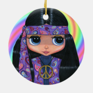 Adorno De Cerámica Groovy Hippie Chick en un cartel de paz de Paisley
