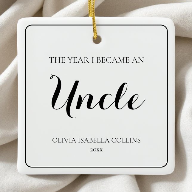 Adorno De Cerámica Guión negro mínimo Primer tío de Navidad simple (Minimal Black Script Simple First Christmas Uncle Ceramic Ornament)