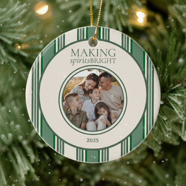 Adorno De Cerámica Hacer brillar a los espíritus dos festividades de  (Send holiday greetings with this Making Spirits Bright Two Photo Stripe Holiday Ceramic Ornament!)