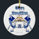 Adorno De Cerámica Hanukkah Dancing Dreides y Jelly Doughnut<br><div class="desc">Está viendo la colección Lee Hiller Designs of Home and Office Decor, Apparel, Gifts and Collectibles. Los diseños incluyen la fotografía Lee Hiller y la colección de arte digital de medios mixtos. Puedes ver su fotografía de la naturaleza en http://HikeOurPlanet.com/ y seguir su blog de senderismo dentro del Parque Nacional...</div>