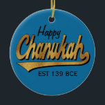 Adorno De Cerámica Hanukkah "Retro Happy Chanukah"/Ornamento Círculo<br><div class="desc">Hanukkah "Retro Happy Chanukah"/Ornamento Círculo. (2 lados) Personalice borrando "Happy" y "Stephen" en la parte delantera y trasera del adorno. A continuación, usando el color, tamaño y estilo de su fuente favorita, escriba sus propias palabras. Gracias por detenerse y ir de compras. ¡Muy apreciado! ¡Feliz Chanukah/Hanukkah! Haz que tu árbol...</div>