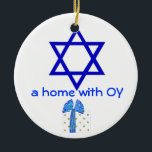 Adorno De Cerámica Hanukkah y Navidades<br><div class="desc">Una adorable decoración navideña con sentido del humor hace un regalo divertido para las casas que combinan creencias - judías y cristianas, hanukkah y Navidades. El equipo de Star of David dice que tenemos a OY y el de Santa Claus dice que tenemos JOY. Los paquetes envueltos de regalo de...</div>