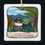 Adorno De Cerámica Happy Camper Life Quita Mountain Vista Template<br><div class="desc">Eres un acampador feliz que ama la vida y se enorgullece de tu Rv, trailer o tienda. ... ... ... ... ... A veces estás ansioso por expresar esos sentimientos especiales, pero es difícil encontrar las palabras correctas de amor, cariño y amistad. ... ... ... ... ... .Esta plantilla le...</div>