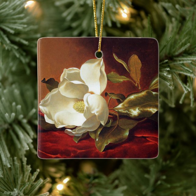 Adorno De Cerámica Heade - Una Magnolia sobre terciopelo rojo (Árbol)