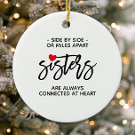 Adorno De Cerámica Hermanas Lado A Lado Conectadas A Cita Corazón<br><div class="desc">Hermanas Lado A Lado Conectadas Al Ornamento Cerámico De Heart Quote. Una al lado de la otra o a kilómetros de distancia,  las hermanas siempre están conectadas de corazón. Hermoso poema de la hermana inspiradora con expresión de amor.</div>