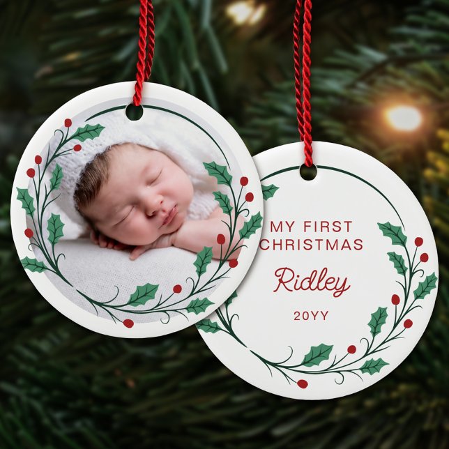 Adorno De Cerámica Holly Wreath Baby's First Christmas Round Photo (Subido por el creador)