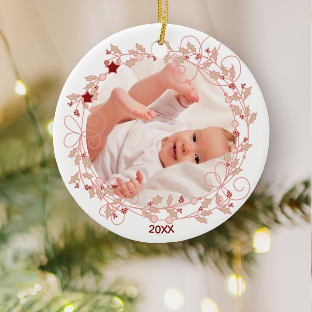 Adorno De Cerámica Holly Wreath - Bebé primera foto de Navidad (Baby girl's first christmas photo ornament keepsake)