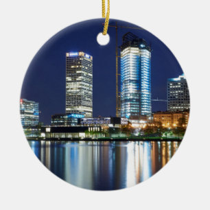 Adorno De Cerámica Horizonte de Milwaukee en la noche
