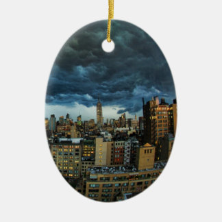 Adorno De Cerámica Horizonte de NYC: Nube de tormenta derecho masiva 