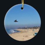 Adorno De Cerámica Huntington Beach, California<br><div class="desc">Vista de la playa al norte del muelle de Huntington Beach,  California. Una paloma fotografió mi foto,  ¡pero creo que resultó bonito de todas maneras! Foto tomada en noviembre de 2022.</div>