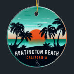 Adorno De Cerámica Huntington Beach California Retro Sunset Souvenirs<br><div class="desc">Ciudad de Huntington Beach California. Este diseño retro es un gran regalo de cumpleaños para los amantes de Huntington Beach. El diseño retro de las vibraciones de verano es un regalo perfecto para los amantes de los viajes y de los destinos tropicales.</div>