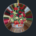 Adorno De Cerámica Impresión de arte el día de San Valentín<br><div class="desc">Impresión de arte el día de San Valentín Presenta la "Impresión de arte El día de San Valentín", una hermosa pieza que capta la esencia del amor y el afecto, perfecta para celebrar el romance y la positividad. El inspirador mensaje 'Valentine Everyday Let it Be' lo convierte en un regalo...</div>