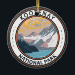 Adorno De Cerámica Insignia de arte de viajes del Parque Nacional Koo<br><div class="desc">Diseño de vectores del Parque Nacional de Kootenay. El Park forma parte de la zona más grande declarada Patrimonio de la Humanidad por los parques de las Montañas Rocosas de Canadá,  que incluye el Parque Nacional Banff y el Parque Nacional Jasper.</div>