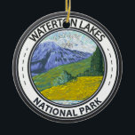 Adorno De Cerámica Insignia de Canadá para el Parque Nacional de los<br><div class="desc">Diseño de vectores del Parque Nacional de los Lagos de Waterton. El Park es conocido por su cadena de lagos,  incluyendo los grandes lagos Upper y Middle Waterton,  flanqueados por las Montañas Rocosas.</div>
