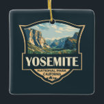 Adorno De Cerámica Insignia retro del Ilustracion del Parque Nacional<br><div class="desc">Diseño artístico vectorial yosemite. El parque es famoso por sus secuoyas gigantes y antiguas,  y por sus vistas al túnel,  la icónica vista de la gran caída de Bridalveil y los acantilados de granito de El Capitan y Media Cúpula.</div>