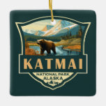 Adorno De Cerámica Insignia retro del Ilustracion del Parque Nacional<br><div class="desc">Diseño de ilustraciones vectoriales de Katmai. El Valle de los Diez Mil Humos es un área de flujos de lava y ceniza formada por una erupción volcánica masiva</div>