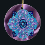 Adorno De Cerámica Jánuca<br><div class="desc">Los azules de todas las sombras,  lila y lavanda en una forma de la flor con una estrella exagonal anudada en el centro son una gran manera de celebrar Jánuca y de expresar su individualidad al mismo tiempo.</div>