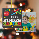Adorno De Cerámica Jardines de infancia Keepsake Chalk Colorful Kids<br><div class="desc">El diseño de adorno de jardín de infancia incluye una manzana, un gobernante, lápices de colores y una tipografía divertida y audaz. Haga clic en el botón personalizar para obtener más opciones para modificar el texto. En nuestra tienda, zazzle.com/store/doodlelulu, podrá encontrar variantes de este diseño, colores adicionales y productos de...</div>