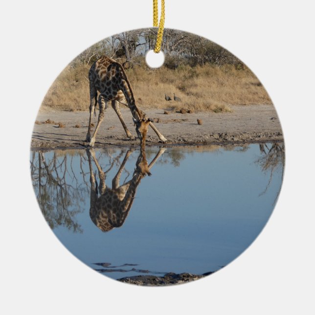 ADORNO DE CERÁMICA JIRAFA TOMANDO UNA BEBIDA REFLEJADA (Frente)