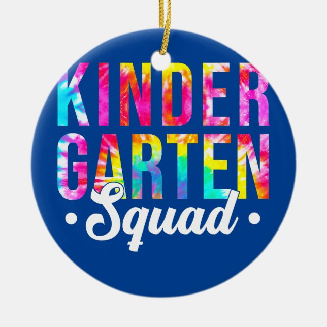 Adorno De Cerámica Kindergarten Squad Tie Dye Team Kindergarten (Frente)