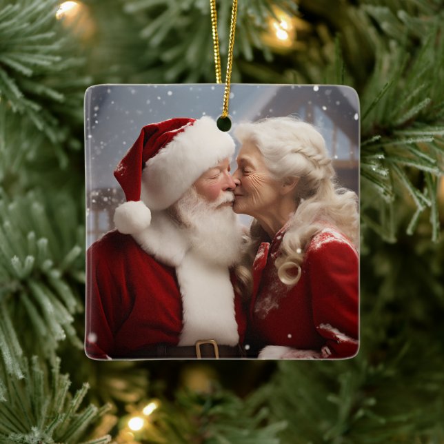 Adorno De Cerámica Kissing Mr. y la Sra. Santa Claus (Árbol)