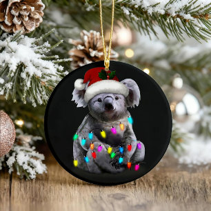 Adorno De Cerámica Koala Sentado Con Navidades Enfoca La Temporada De