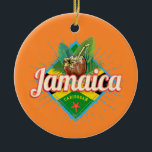 Adorno De Cerámica La cosecha de las vacaciones de la bandera retro d<br><div class="desc">Jamaica en el caribe con un recuerdo de la cosecha de coco para las vacaciones en la isla. Jamaica, con una bandera retro y una estrella de mar en el Caribe, es un recuerdo para la playa y el océano. Estilo de vida jamaiquino para mochileros y viaje por las islas...</div>