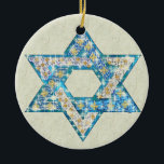 Adorno De Cerámica La gema adornó la estrella de David<br><div class="desc">El arte dibujado para asemejarse a gemas y los sparklies llenan en la forma de la estrella de David para hacer esto un regalo muy especial para sí mismo o los amigos y familia este Jánuca.</div>