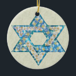 Adorno De Cerámica La gema adornó la estrella de David<br><div class="desc">El arte dibujado para asemejarse a gemas y los sparklies llenan en la forma de la estrella de David para hacer esto un regalo muy especial para sí mismo o los amigos y familia este Jánuca.</div>