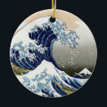 Adorno De Cerámica La gran ola de Kanagawa<br><div class="desc">El arte japonés vintage La gran ola de Kanagawa o la ola.. impresionante obra de arte al estilo ukiyo-e del gran maestro Katsushika Hokusai.. arte vintage sobre productos modernos de Zazilicious</div>
