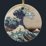 Adorno De Cerámica La gran ola de Kanagawa<br><div class="desc">La Gran Ola de Kanagawa es una huella de madera del artista japonés Hokusai. Se publicó alrededor de 1830 a finales del periodo Edo.</div>