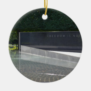 Adorno De Cerámica La libertad no está libre - la Guerra de Corea