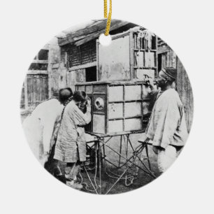 Adorno De Cerámica La linterna mágica, c.1870 (foto de b/w)