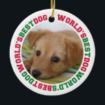 Adorno De Cerámica La mejor foto del personalizado del mascota de la<br><div class="desc">Muestra un poco de amor a tus peludos amigos con estos adornos de fotos. Este recuerdo muestra tu lindo momento favorito de perro con el texto "El mejor perro del mundo" como la frontera. Personaliza aún más la parte de atrás con el nombre de tu perro, que se sienta en...</div>