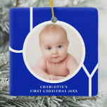 Adorno De Cerámica La primera foto del Personalizado de Navidad del b<br><div class="desc">Este elegante adorno de foto de primera Navidad de bebé está decorado con la palabra JOY en tipografía blanca sobre un fondo azul pavo real. Personalizable fácil con tu foto,  nombre y año.</div>