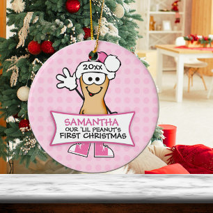 Adorno De Cerámica La primera Navidad de nuestro Lil Cacahuete (rosa)