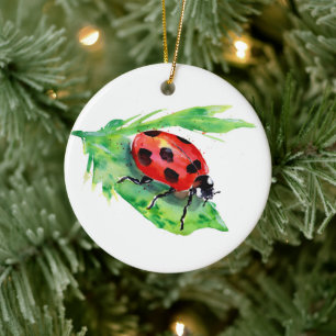 Adorno De Cerámica Ladybug en una hoja verde