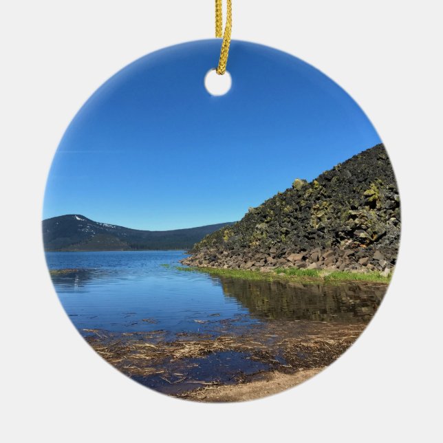 Adorno De Cerámica Lago Davis con rocas de lava, OR (Frente)