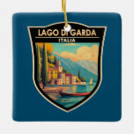 Adorno De Cerámica Lago de Garda Italia Viaje de arte<br><div class="desc">Diseño artístico vectorial del lago Garda. El lago de Garda,  en el norte de Italia,  es conocido por sus aguas cristalinas. En el extremo sur,  la ciudad de Sirmione está dominada por la Rocca Scaligera,  una fortaleza con vistas al puerto.</div>